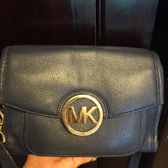 Michael Kors Margo Crossbody - Picture 2 of 4